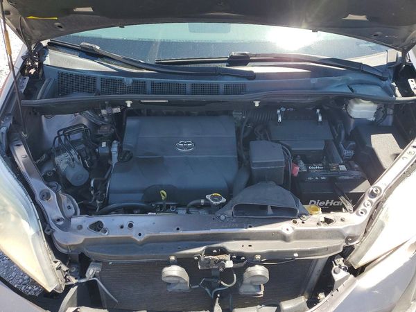 2013 TOYOTA SIENNA
