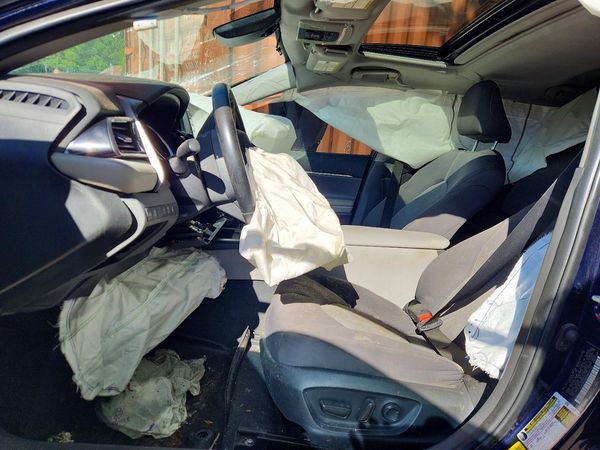 2022 TOYOTA CAMRY LE — DENT