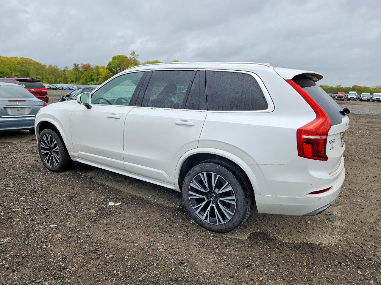 2020 VOLVO XC90 Momentum