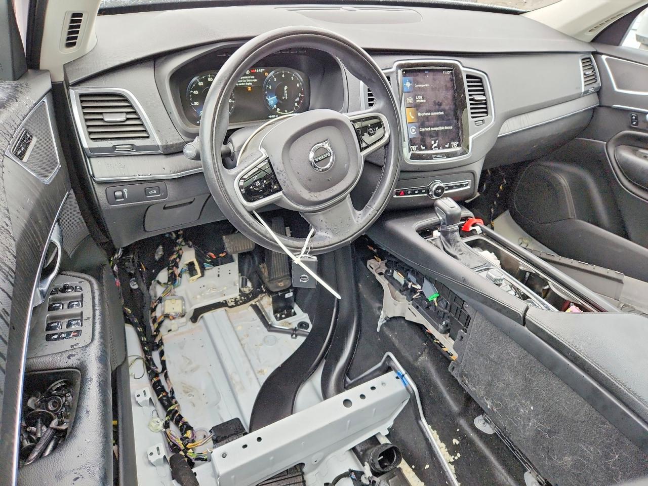 2020 VOLVO XC90 Momentum