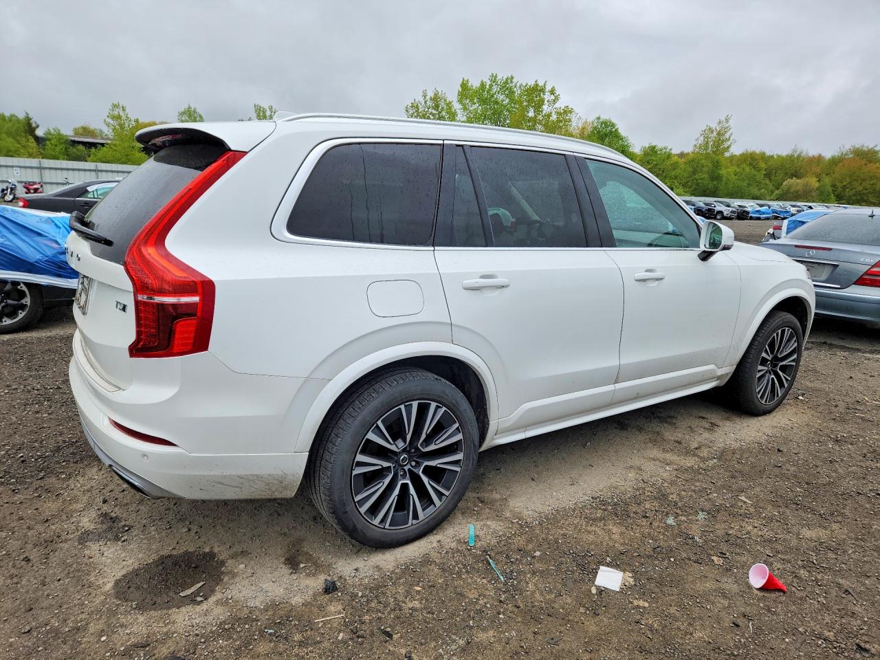 2020 VOLVO XC90 Momentum