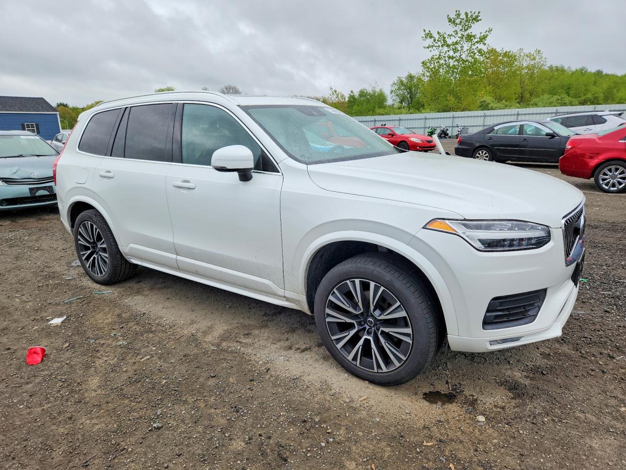 2020 VOLVO XC90 Momentum
