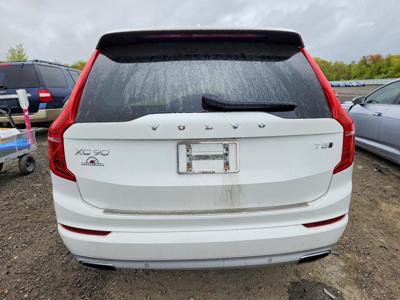 2020 VOLVO XC90 Momentum