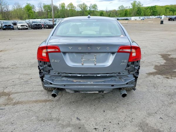 2017 VOLVO S60