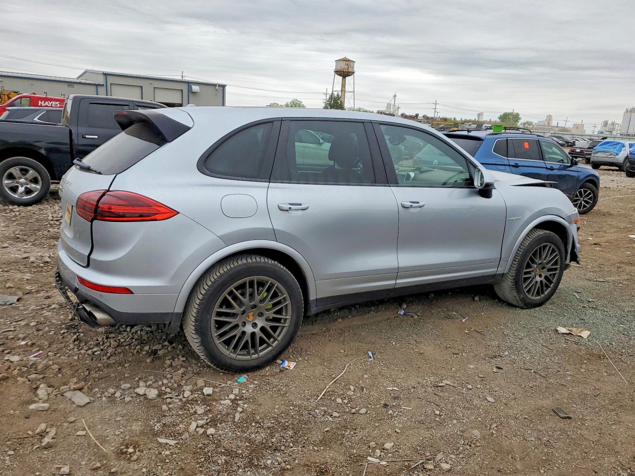 2017 PORSCHE CAYENNE
