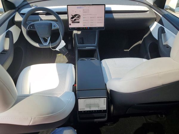 2026 TESLA MODEL Y