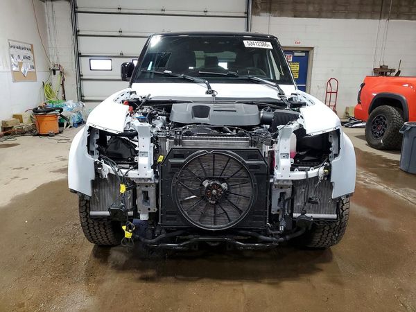 2025 LAND ROVER DEFENDER 90 X-Dynamic SE