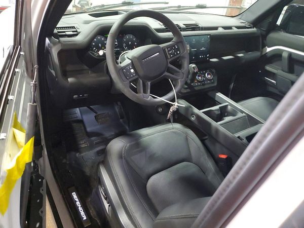 2025 LAND ROVER DEFENDER 90 X-Dynamic SE