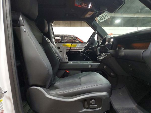 2025 LAND ROVER DEFENDER 90 X-Dynamic SE