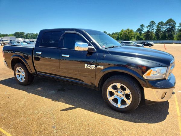 2018 RAM 1500 LARAMIE CREW CAB 4X4