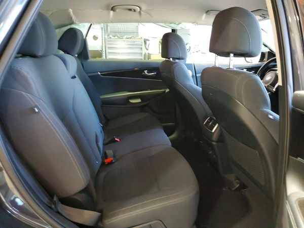 2017 KIA SORENTO L, LX