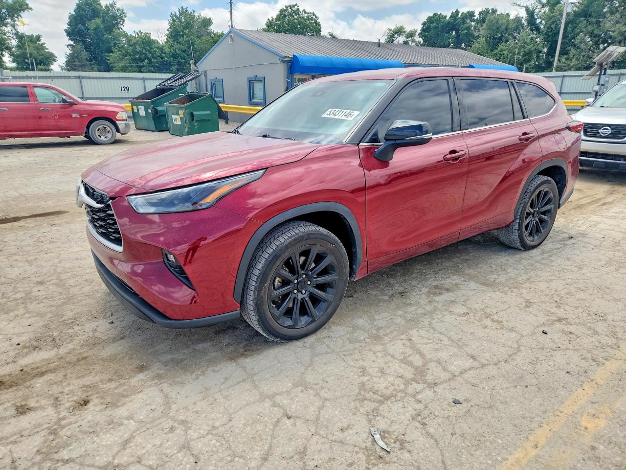 2022 TOYOTA HIGHLANDER LE