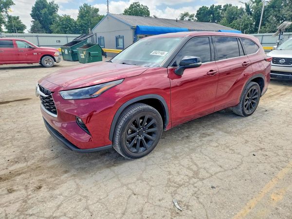 2022 TOYOTA HIGHLANDER LE