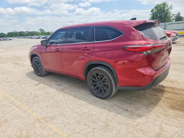 2022 TOYOTA HIGHLANDER LE