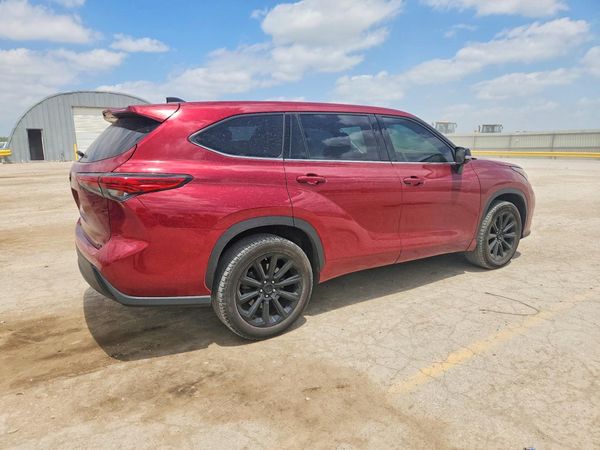 2022 TOYOTA HIGHLANDER LE