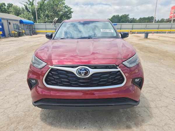 2022 TOYOTA HIGHLANDER LE