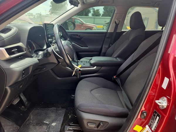 2022 TOYOTA HIGHLANDER LE
