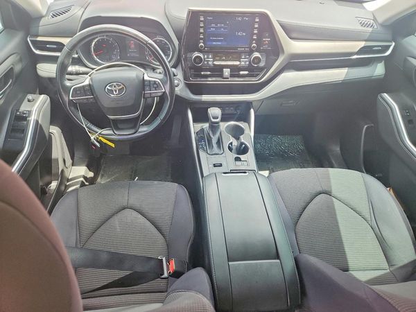 2022 TOYOTA HIGHLANDER LE