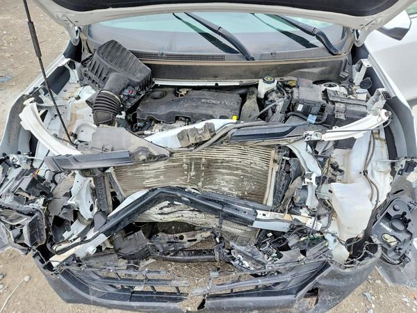 2021 CHEVROLET EQUINOX LT (1LT) — Engine bay