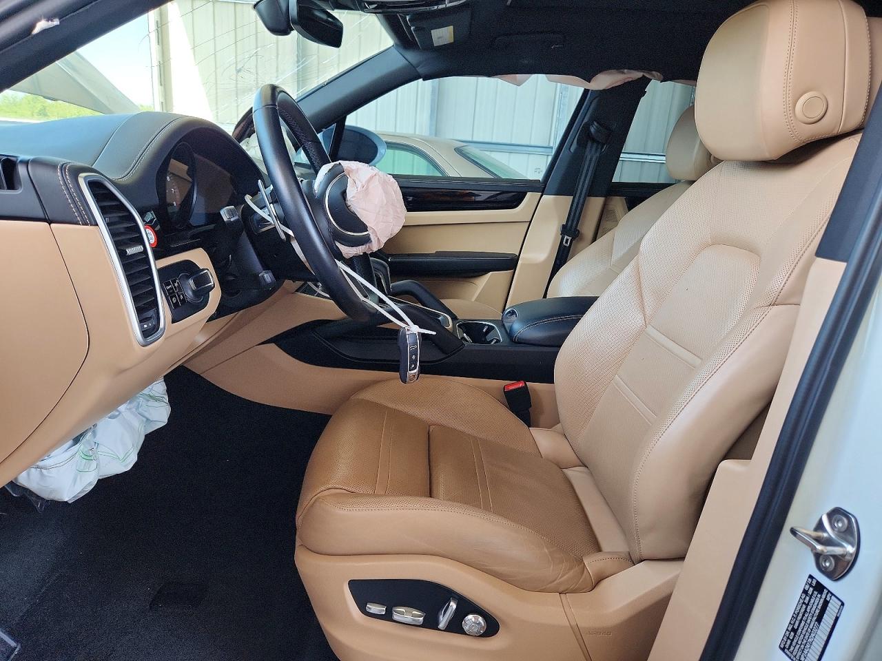 2019 PORSCHE CAYENNE