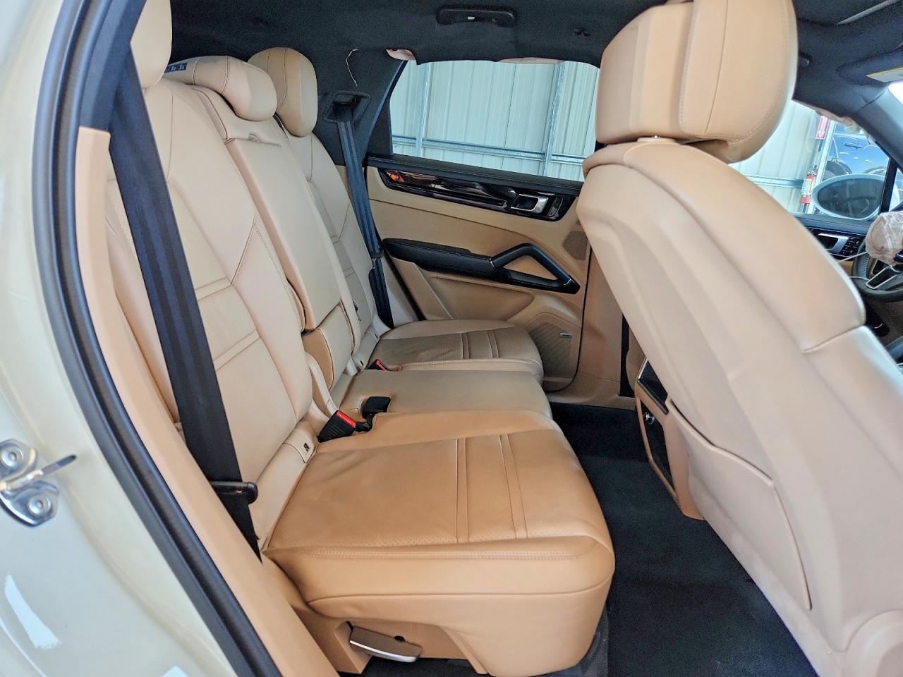 2019 PORSCHE CAYENNE