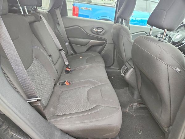 2019 JEEP CHEROKEE LATITUDE FWD