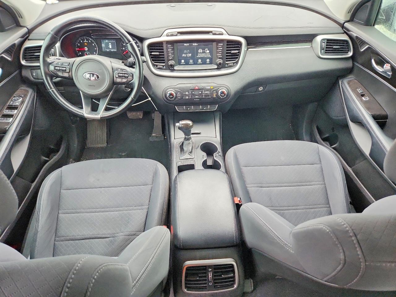 2017 KIA SORENTO L, LX