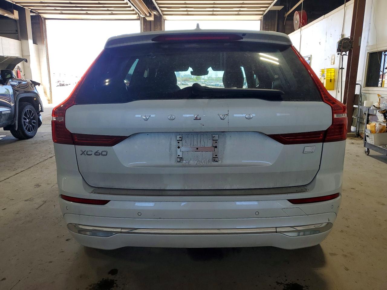 2023 VOLVO XC60 Ultimate Bright