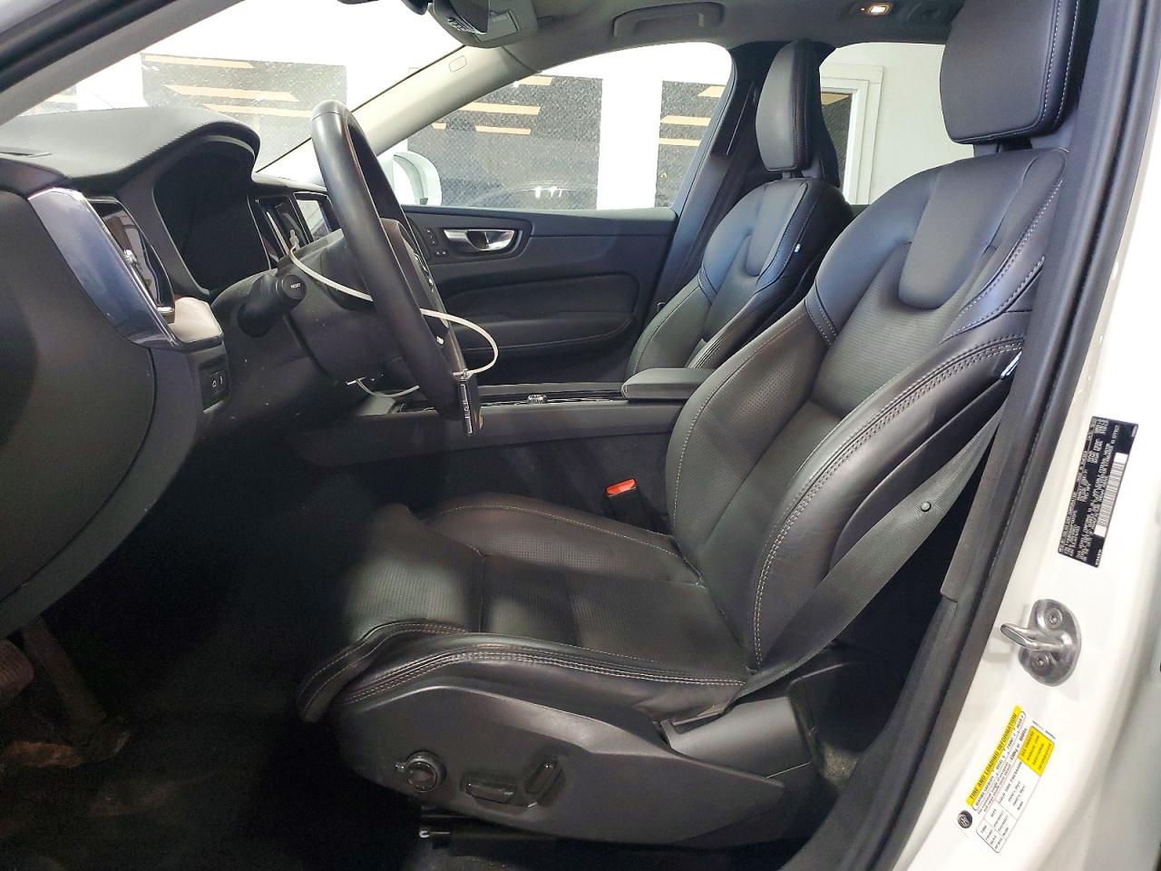 2023 VOLVO XC60 Ultimate Bright