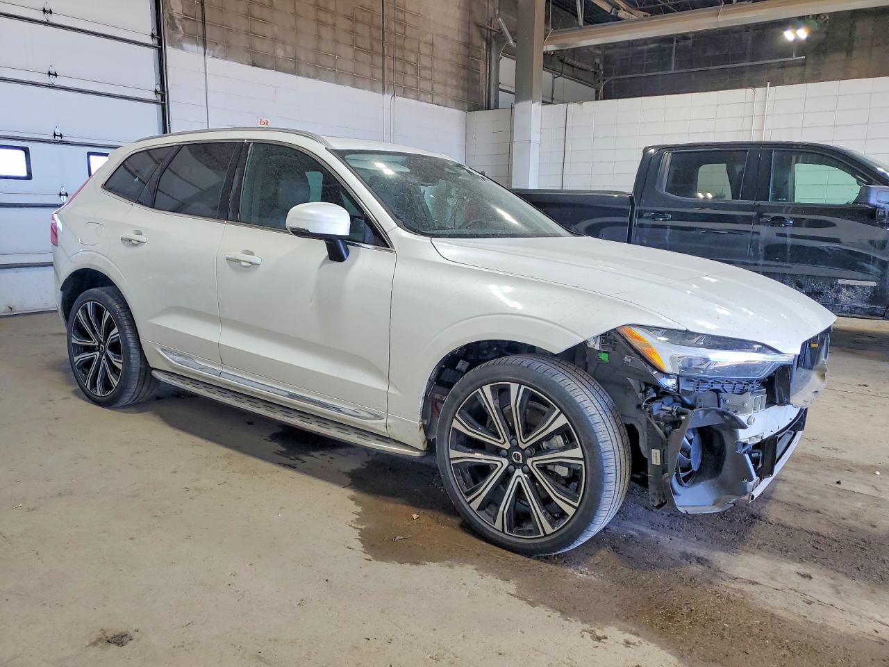 2023 VOLVO XC60 Ultimate Bright