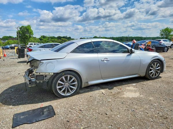 2013 INFINITI G37