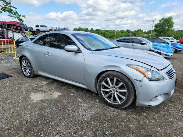 2013 INFINITI G37