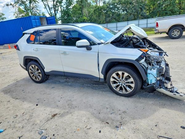 2020 TOYOTA RAV4 Limited — Passenger 3/4