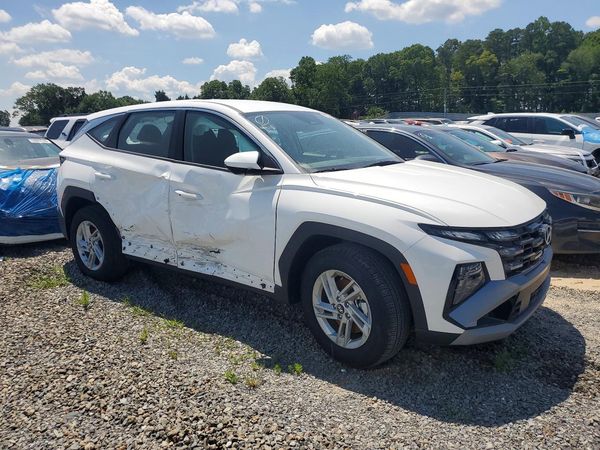 2026 HYUNDAI TUCSON SE