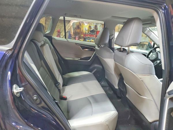 2019 TOYOTA RAV4 XLE Premium