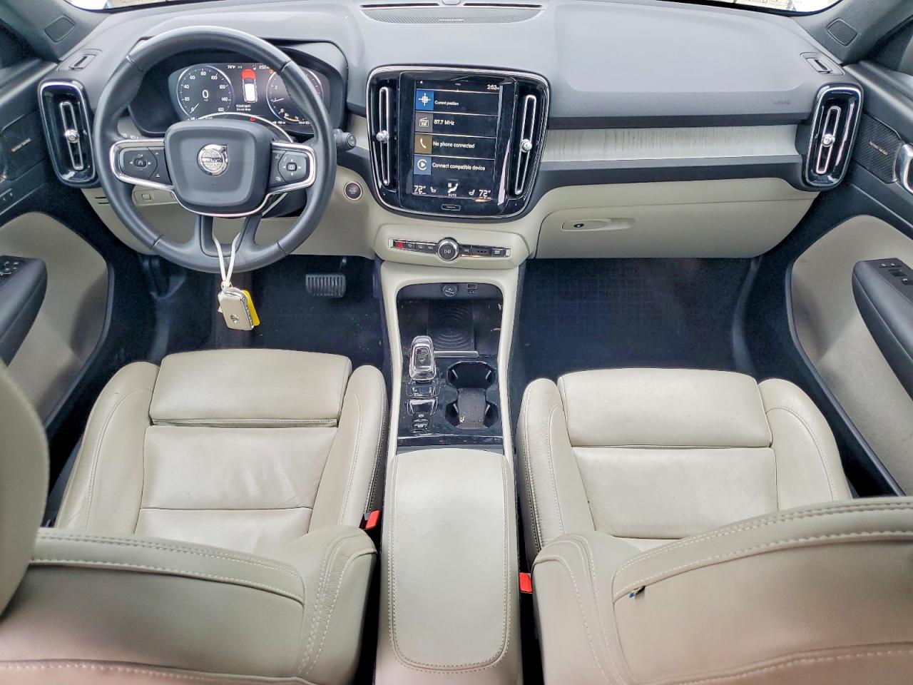 2019 VOLVO XC40 Inscription