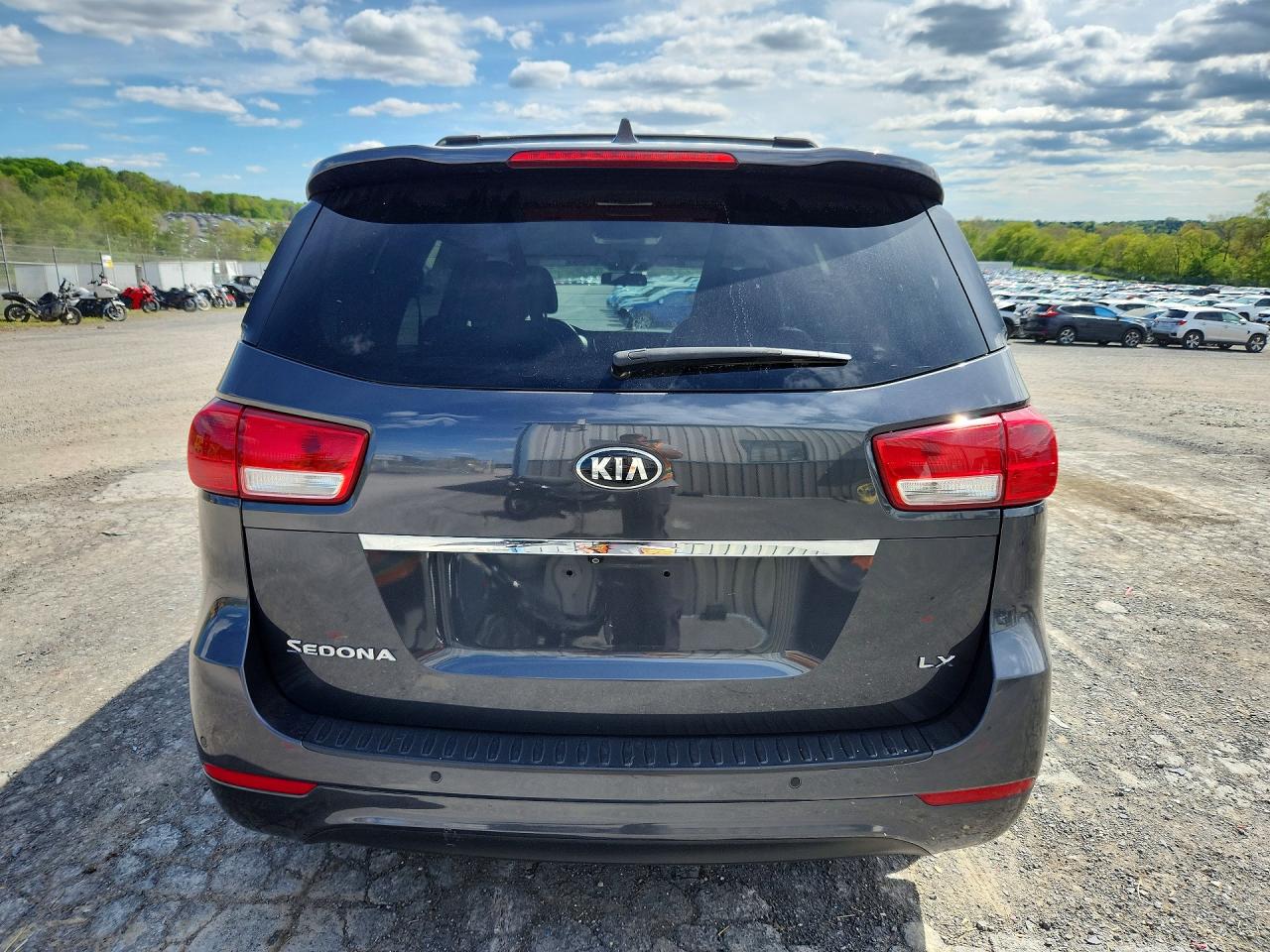 2017 KIA SEDONA LX