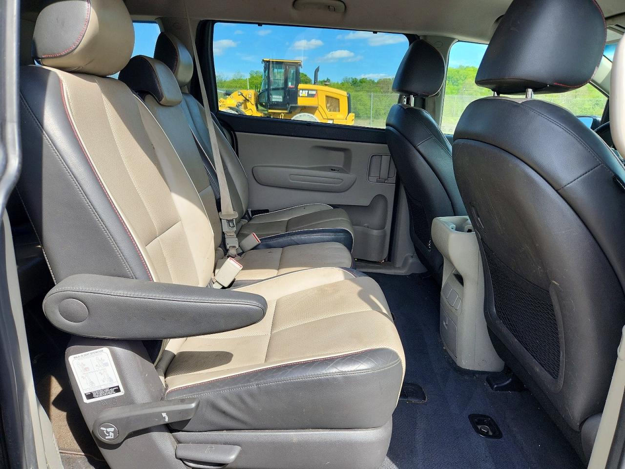 2017 KIA SEDONA LX