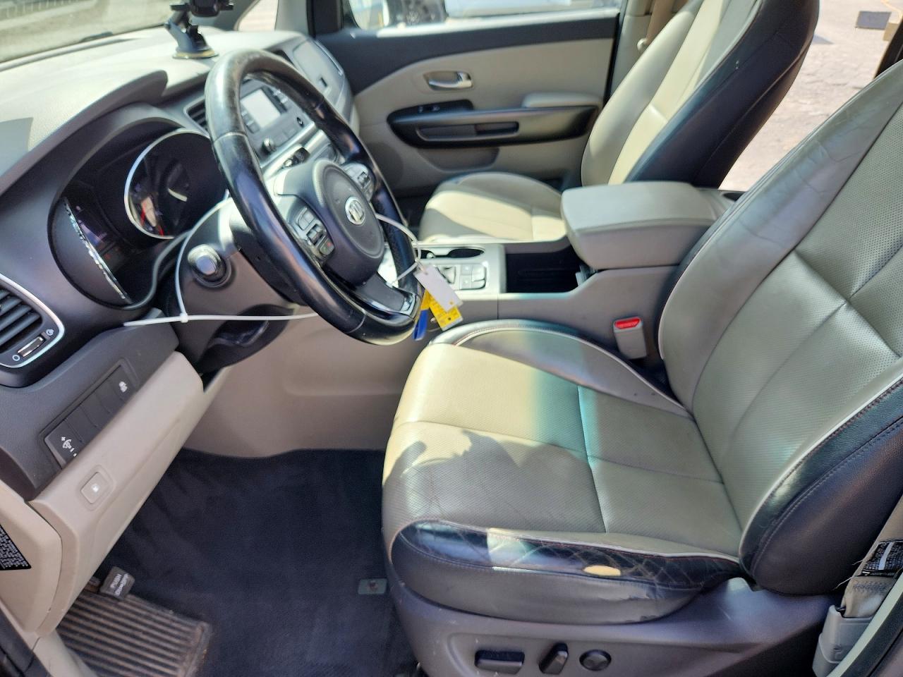 2017 KIA SEDONA LX