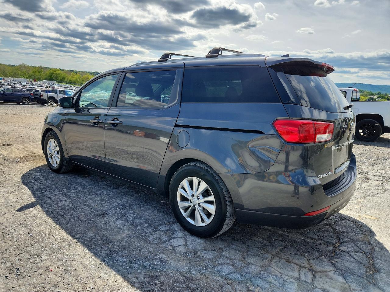 2017 KIA SEDONA LX