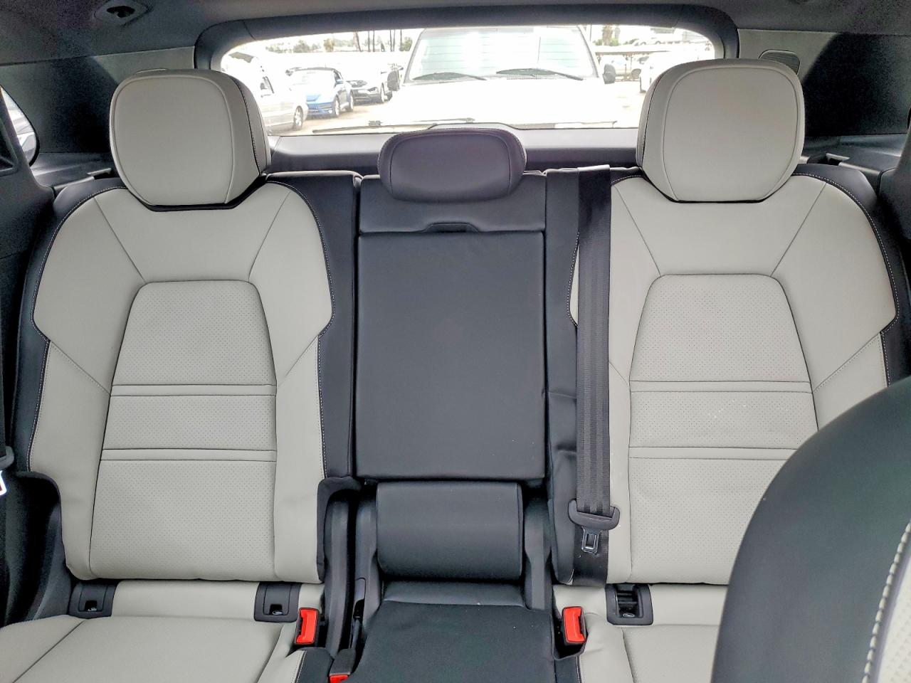 2025 PORSCHE CAYENNE