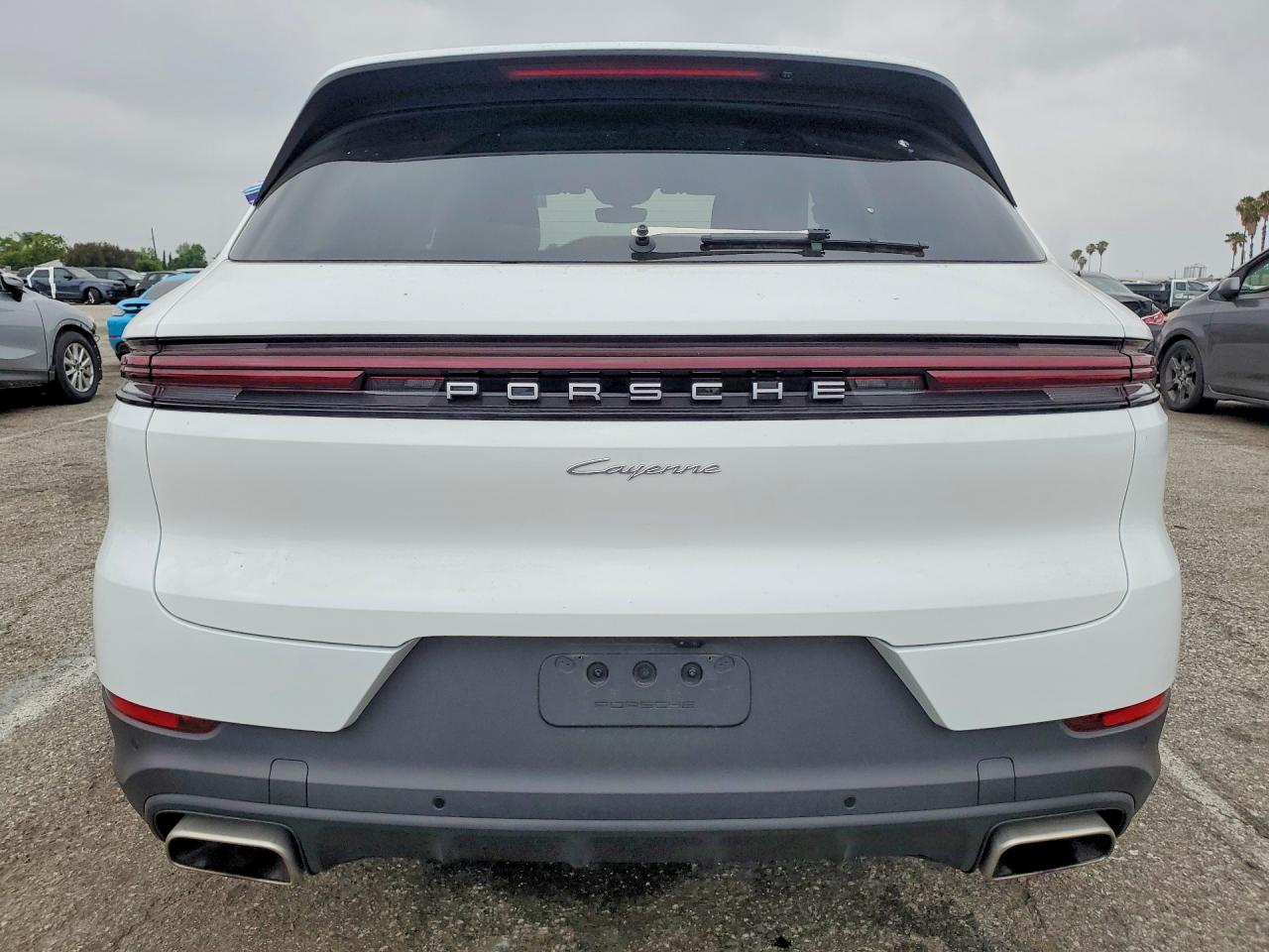 2025 PORSCHE CAYENNE