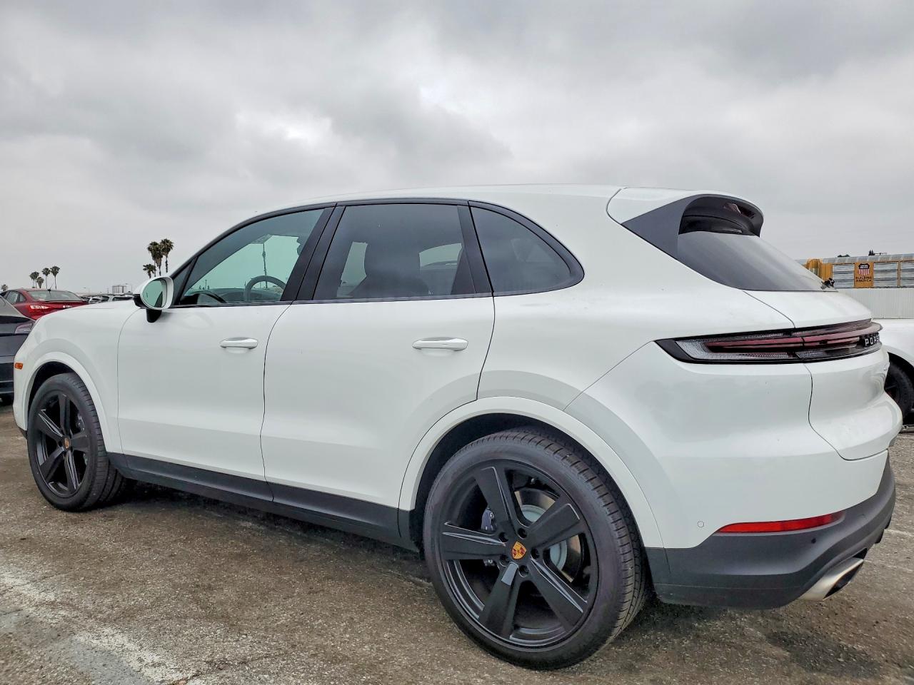 2025 PORSCHE CAYENNE