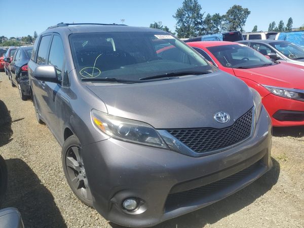 2016 TOYOTA SIENNA