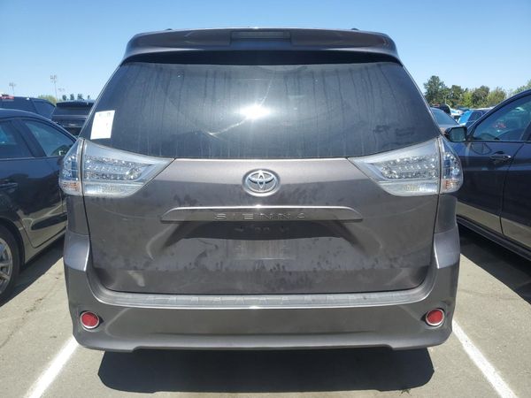 2016 TOYOTA SIENNA