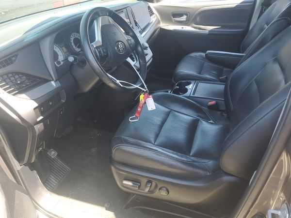 2016 TOYOTA SIENNA