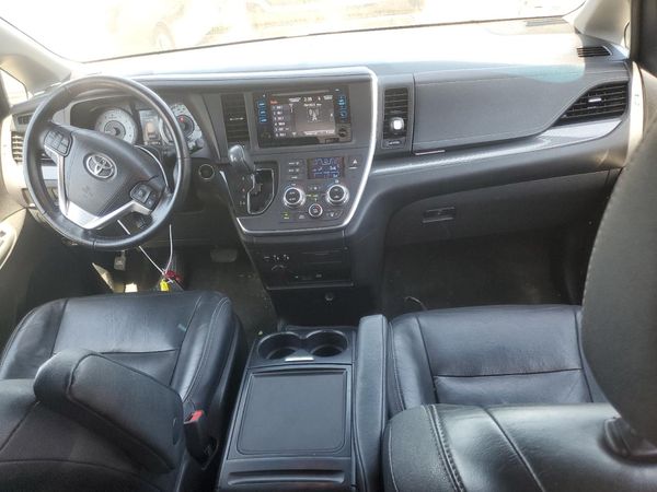 2016 TOYOTA SIENNA