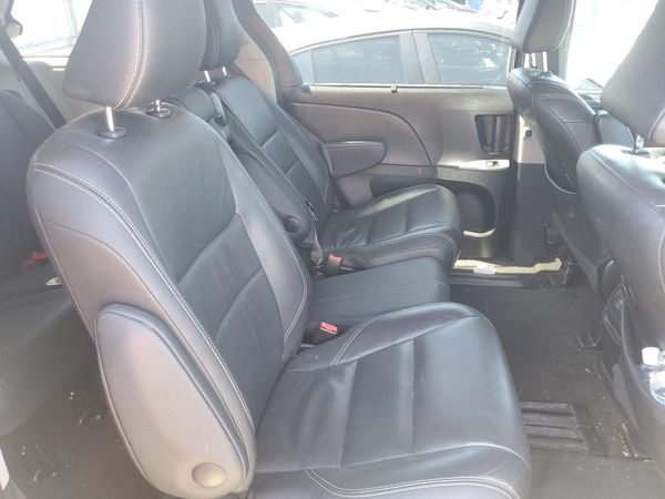 2016 TOYOTA SIENNA