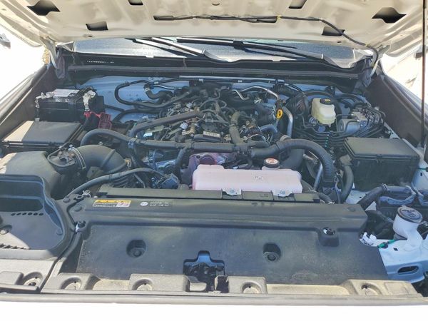 2025 TOYOTA 4RUNNER — Engine bay