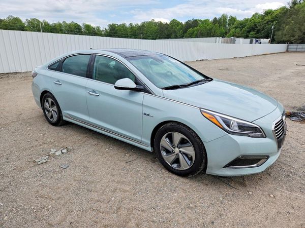 2016 HYUNDAI SONATA GLS (Middle)